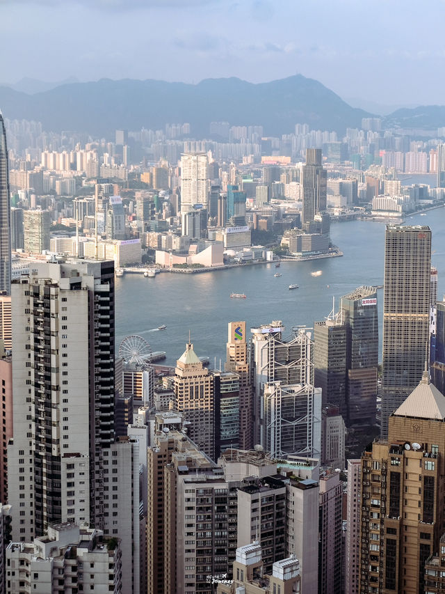 จุดชมวิวฮ่องกงหลักล้าน บนยอดเขา Victoria Peak