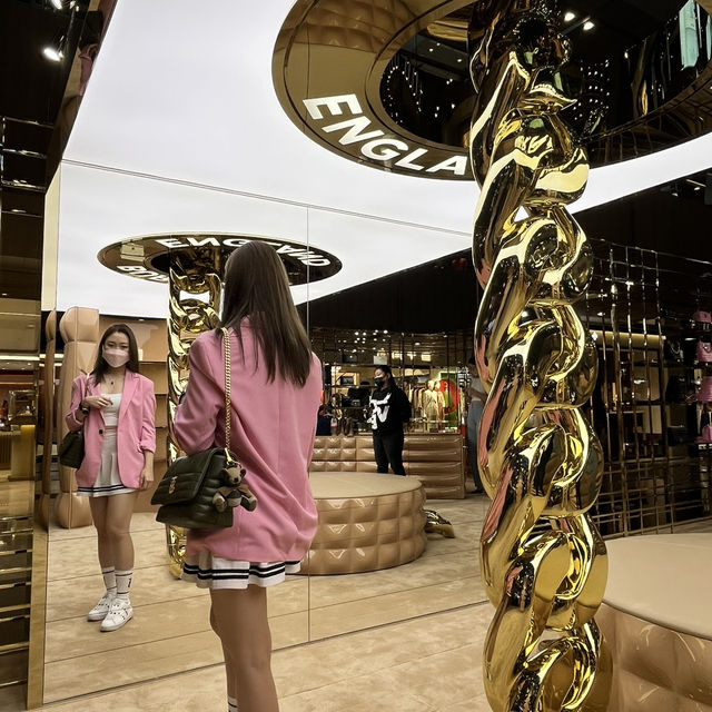 My Great Shopping Experience at Burberry's Paragon Pop-Up Store