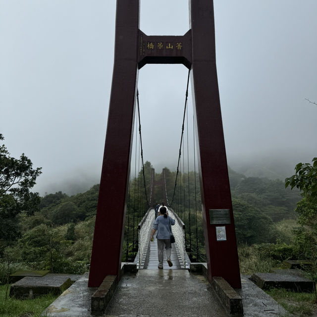 過看著兩邊巍峨山嶺都完全不覺心驚🏞