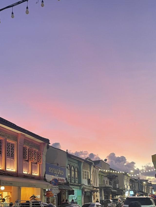 Chino town at ที่พักราคาหลักร้อย 📍Old town Phuket