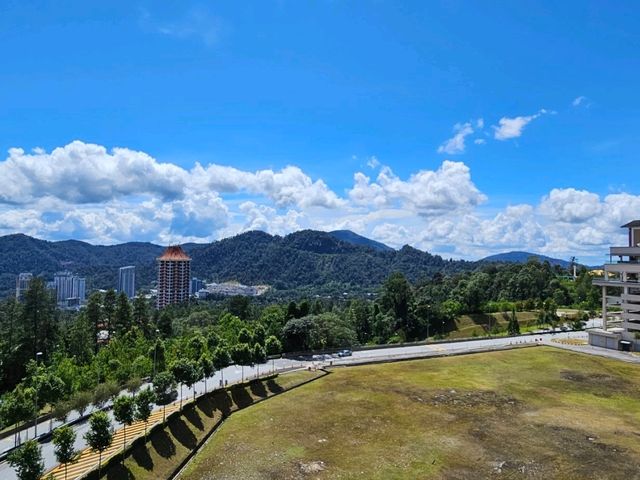 "Genting Premium Outlets: High-Altitude Shopping and Style Deals"