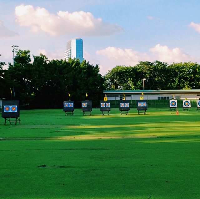 泰國曼谷好玩的運動項目景點:泰國國立射箭🏹館。體驗在泰國運動項目的好去處