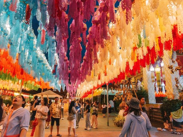 เทศกาลโคมแสนดวงลำพูน