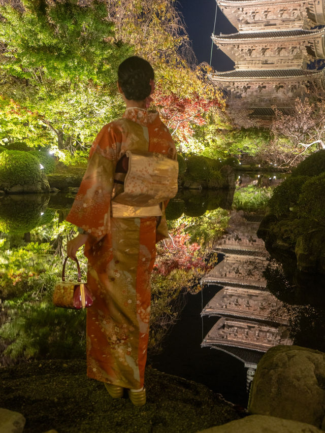 \紅葉のライトアップ/京都と言えばまずはここ！「東寺」夜間特別拝観とは？？？