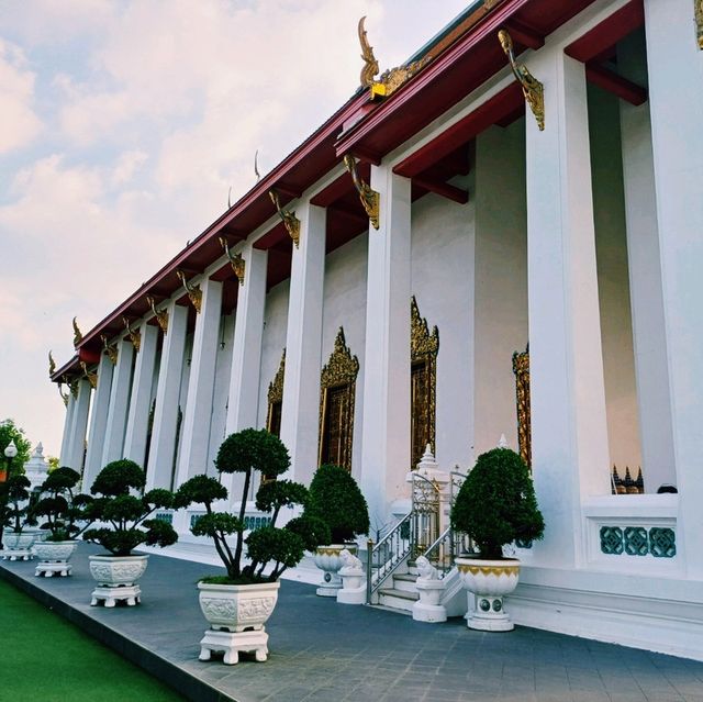 泰國曼谷著名皇家寺廟景點:Wat Hong Rattanaram Ratchaworawihan，建築雄偉壯觀，適合打卡拍照📸