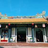 泰國曼谷空訕區著名華人文化景點:泰国林氏宗亲总会祠堂。建築充滿中華文化風格，了解當地華人文化歷史，適合打卡拍照📸。