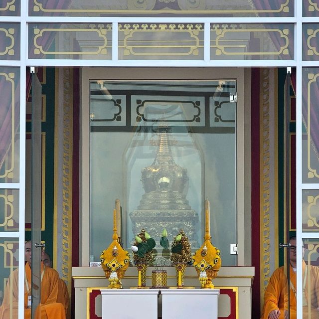 ไหว้พระธาตุเขี้ยวแก้ว