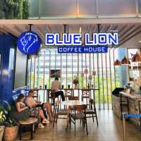 แวะจิบกาแฟที่ Blue Lion Coffee House 