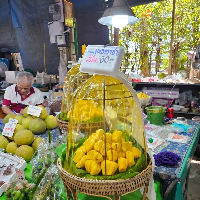 ชม ชิม ช้อป OTOP ชุมชน ที่ตลาดน้ำดอนหวาย 