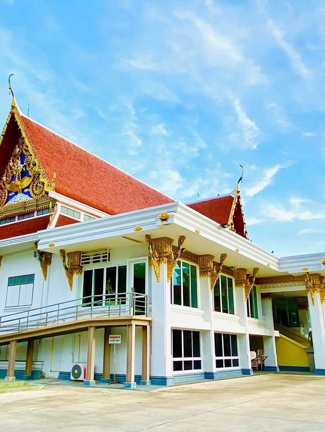 วัดสวยพัทยา วัดท่องเที่ยวทำบุญยอดนิยม