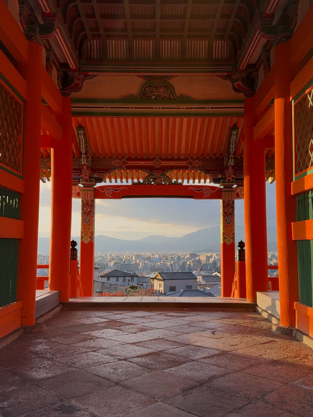 Sunset at Kiyomizudera: A Dreamy Autumn Experience in Kyoto