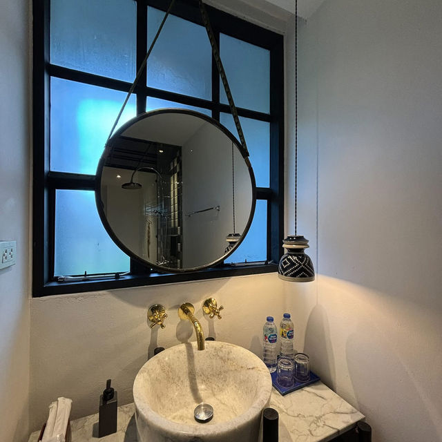 Hotel Ping Silhouette