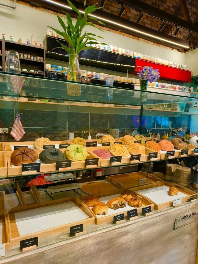 Cozy Cafe Vibes & Sweet Cravings Satisfied!
