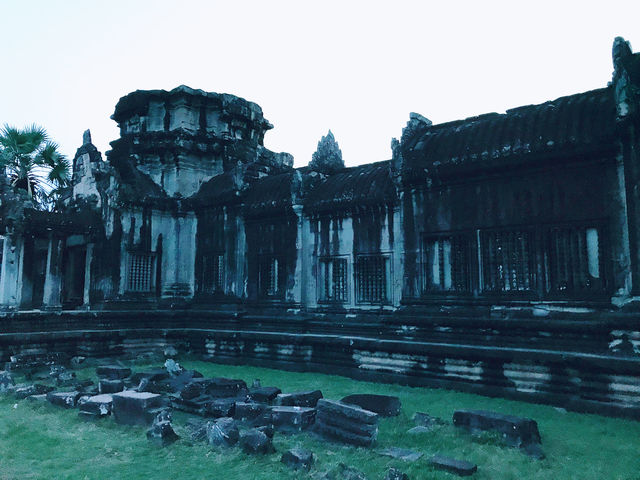 Angkor Wat Sunset: A Golden Farewell & Full Moon Magic