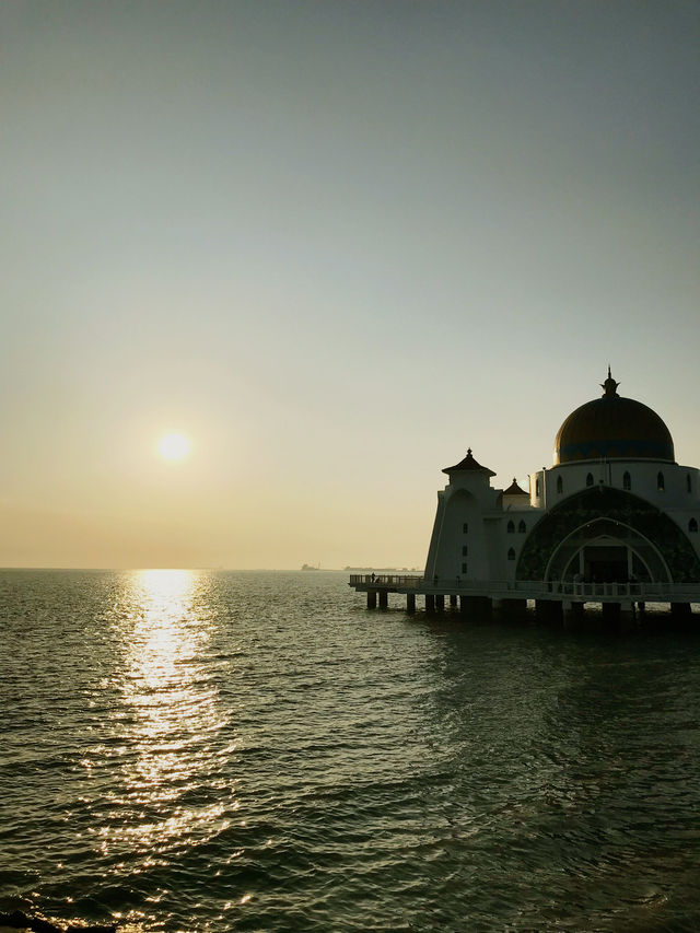 A Magical Evening at Melaka Straits Mosque