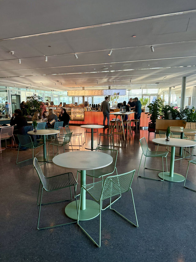 A Unique Café Experience at Munch Deli & Coffee 🎨☕🇳🇴