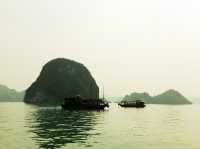 ล่องเรือชิลๆ ชมวิวสุดอลังที่ฮาลองเบย์