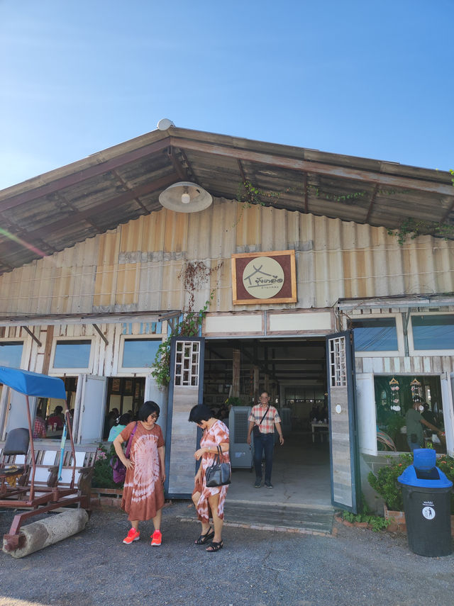 ร้านยุ้งเกลือ บ้านแหลม จ.เพชรบุรี