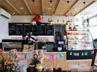 คาเฟ่มีม้าหมุน The Chalet Cafe 