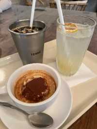 韓国🇰🇷聖水の広々カフェ☕️TENNÉ(テニ)🦊テラス席もあり🍕