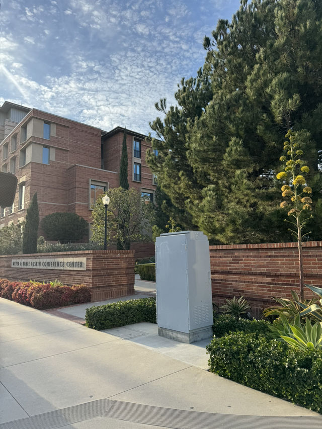 🏫 USC 캠퍼스, LA의 학문과 전통의 상징! 