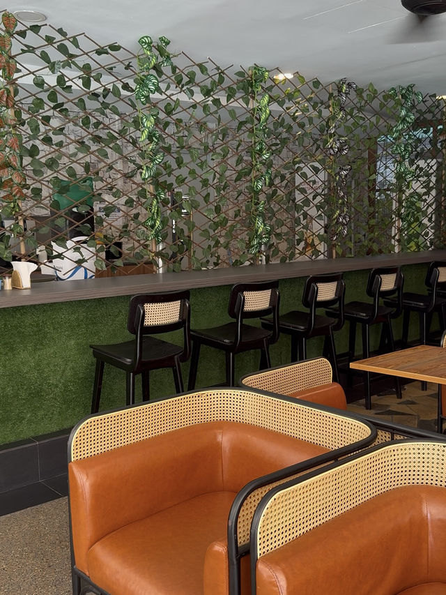 A Hidden Poolside Diner in Singapore You Didn’t Know Was Open to the Public
