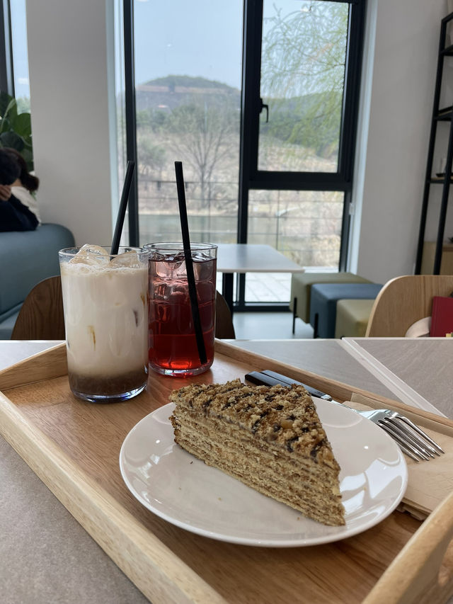 반곡지 뷰를 보며 즐기는 카페