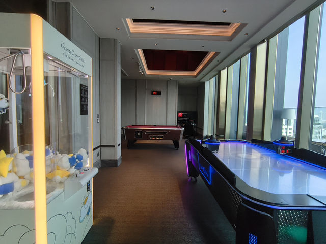 曼谷| 曼谷最Chill親子飯店！連大人都玩瘋的Game Room真的太可以！