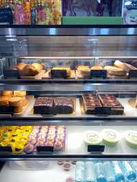 🍣🍰🛏️ : A delicious day in Kota Bharu! 