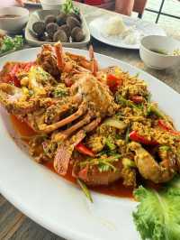 อาหารทะเลสด อร่อย ต้องร้านลมพันท้าย สมุทรสาคร