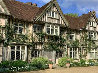 Pashley Manor Gardens – A Timeless English Country Garden