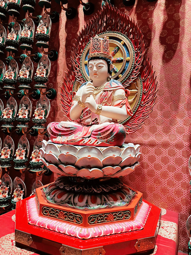 Discovering Serenity at the Buddha Tooth Relic Temple, Chinatown