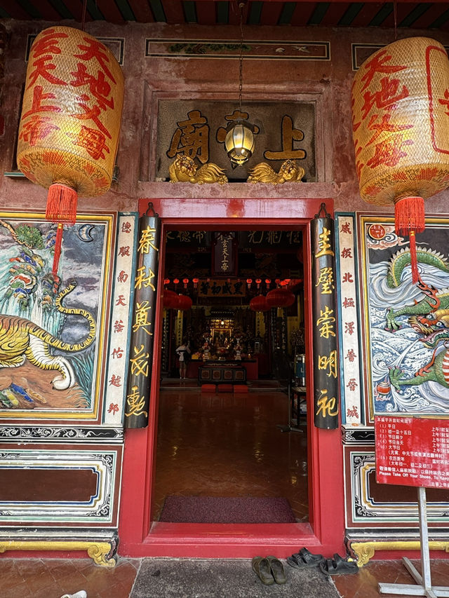 Hiang Thian Siang Ti Temple: A Serene Teochew Treasure in Kuching