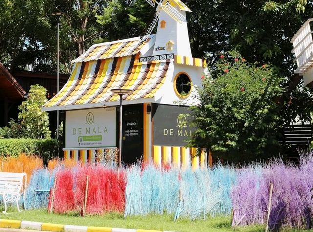 เดอ มาลา คาเฟ่และที่พักซ่อนตัวอยู่ท่ามกลางธรรมชาติ