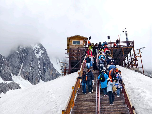 The Icy Majesty of Yulong: A View Worth the Crowds