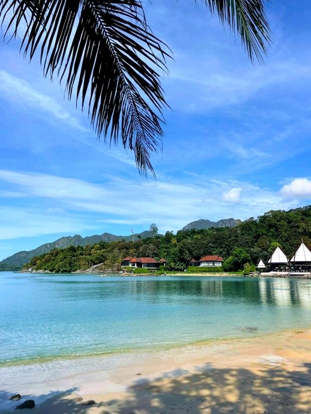 The Ritz-Carlton Langkawi, A Luxurious Family Escape in Nature’s Embrace. 🌊🌴🥥🍺🪴