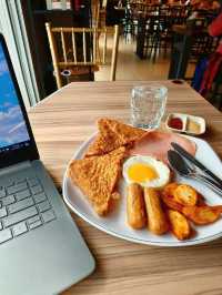 Golden Hour Breakfast Feels So Right!