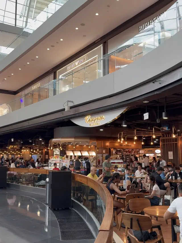 Dining and Play at Marina Bay Sands: Foodcourt, TeamLab for Kids, and the Chandelier 