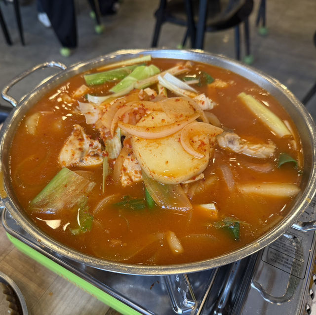 수원에서만 먹을 수 있는 매운 꽃게무침, 짱돌네!
