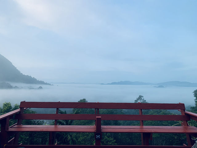 🌫️ Mendung Escape：在霧海裡慢慢醒來的那一天