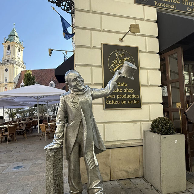 Bratislava: A Taste of Eastern Charm on the Danube! 🇸🇰🇷🇺