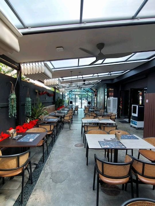 Black bixon cafe