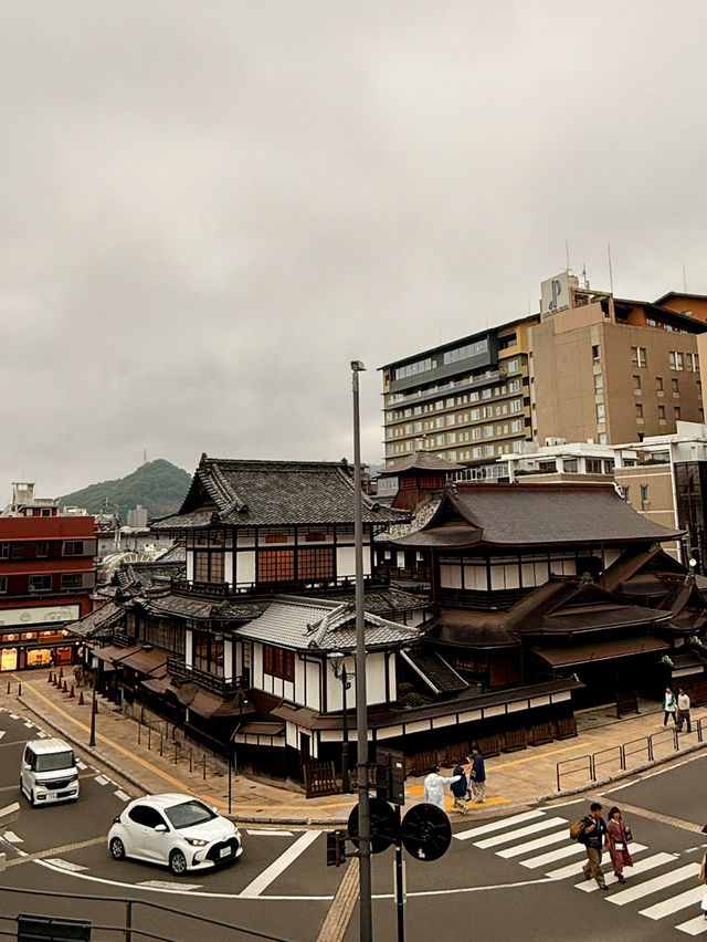 松山｜道後溫泉本館最美欣賞點還有免費足湯 附松山兩天一夜行程