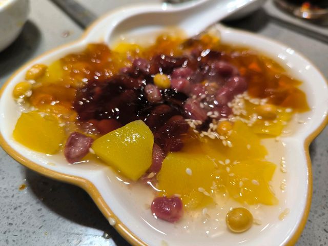 [海底撈火鍋],食物好味,環境舒適,服務稱心,抵讚！