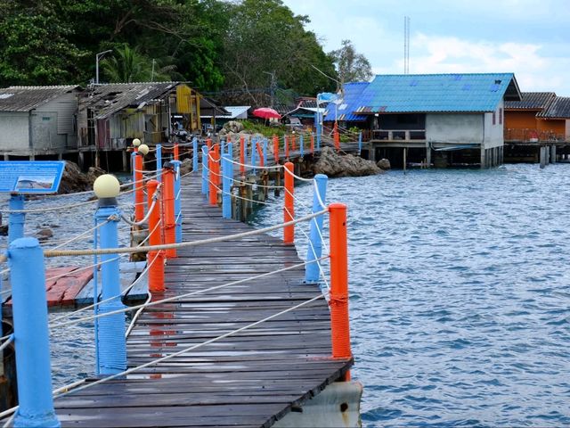 ⛩️ เจดีย์กลางน้ำ บ้านหัวแหลม จันทบุรี