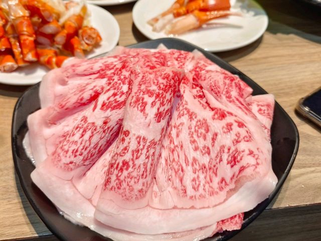 孫太太。私料。慢火鍋-桃園總店 ，帝王蟹吃到飽