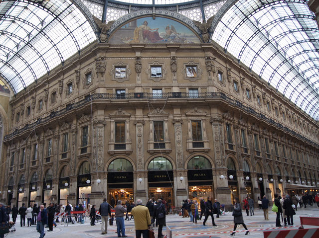 🛍️ Elegance Under Glass – Galleria Vittorio Emanuele II, Milan
