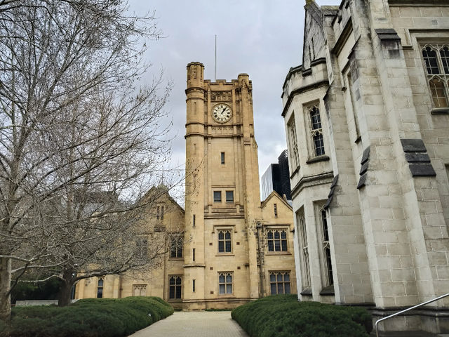 Campus Walk: Exploring the Beauty of the University of Melbourne! 🇦🇺📚