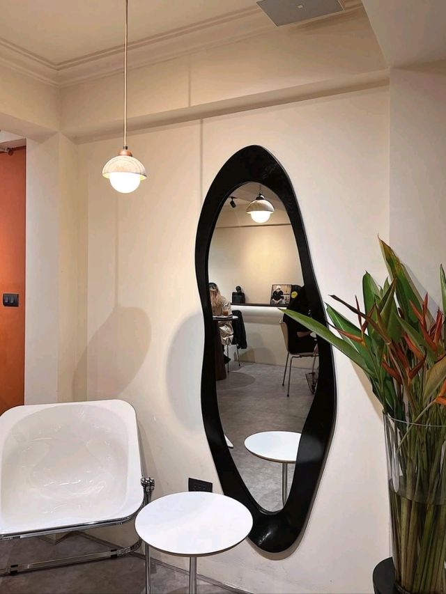 9room Cafe & Decor