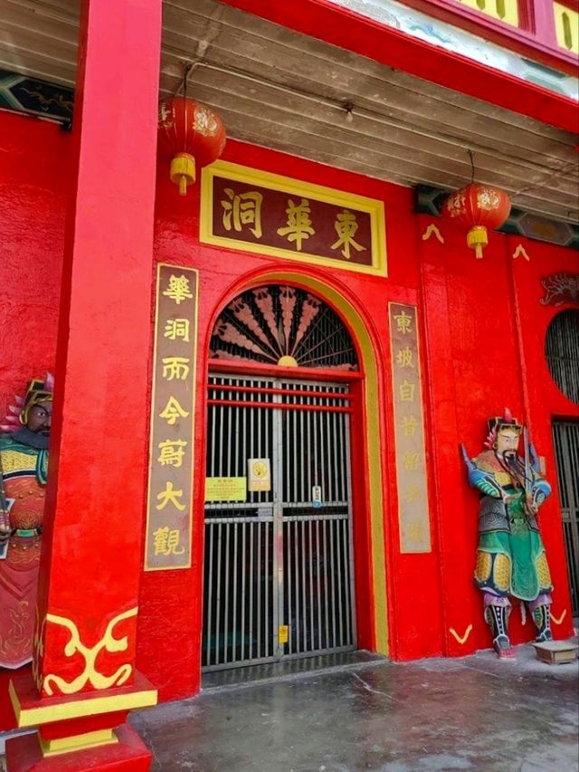Dong Hua Cave Temple